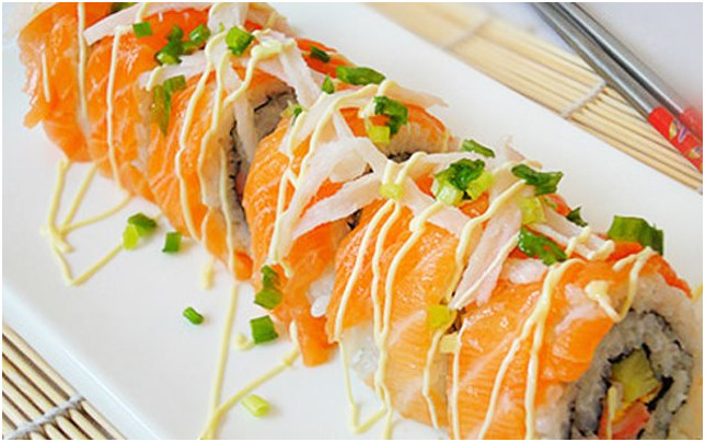 Cá Hồi Cuộn Sushi